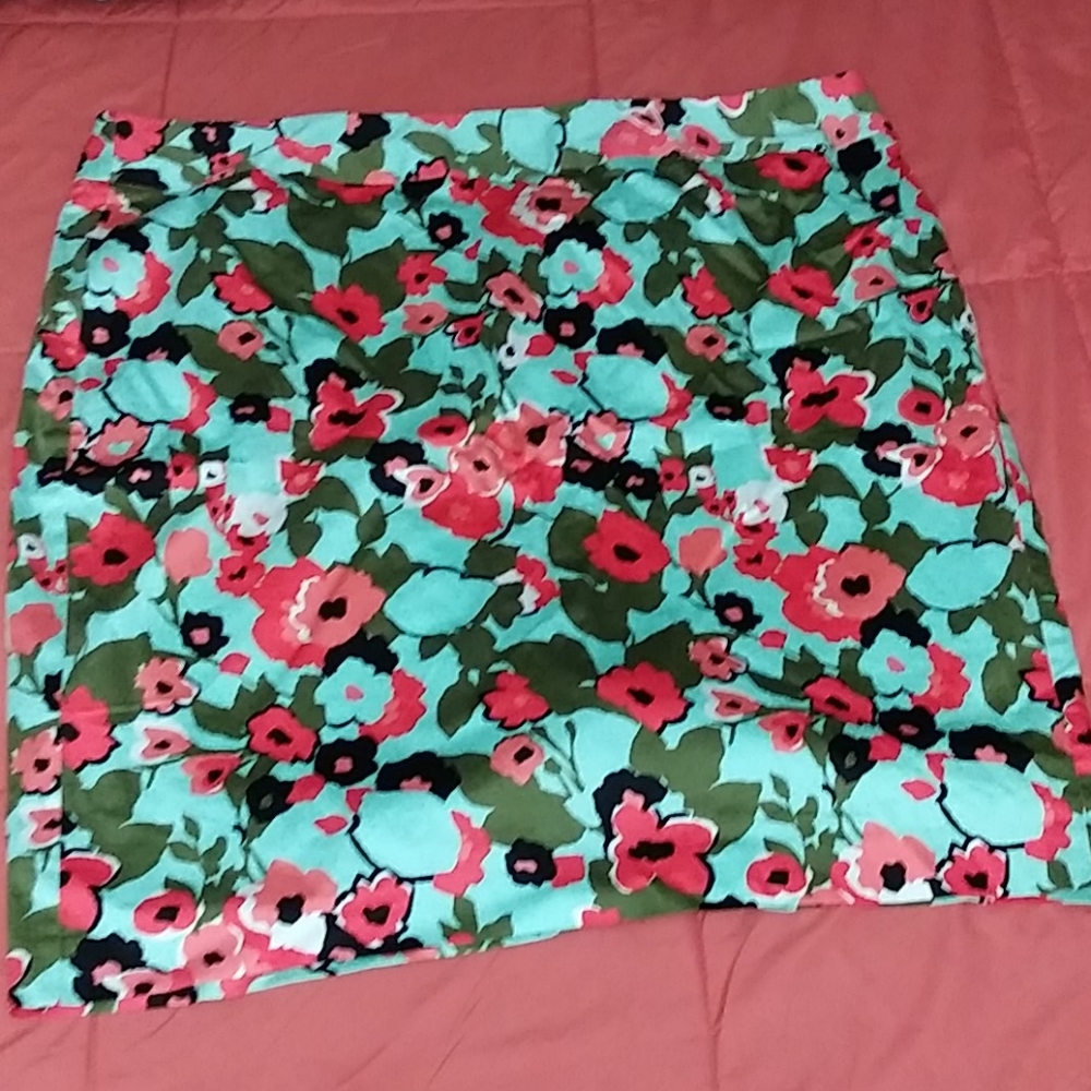 Never worn Lane Bryant Floral Pencil Skirt Sz 22